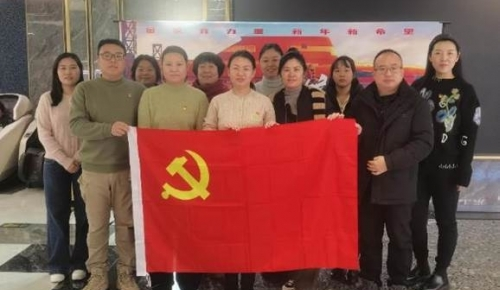 中国下一代教育基金会党支部组织观看《蛟龙行动》共赴爱国精神洗礼之旅