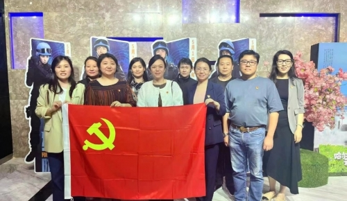 基金会党支部组织党员观看革命历史题材影片《绝地重生》