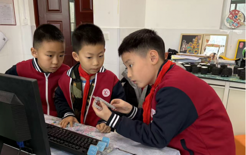 少年硅谷创客教室在山东东营市、云南昆明市、甘肃陇南市、贵州黔东南州及北京东城区中小学投入使用