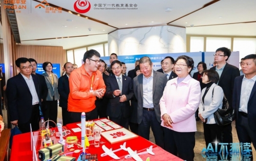 “青少年科技素养提升计划”落地全国千所学校