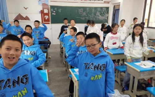 中国下一代教育基金会爱起航公益项目为南充嘉陵学子注入体育成长活力 中国下一代教育基金会爱起航公益项目为南充嘉陵学子注入体育成长活力