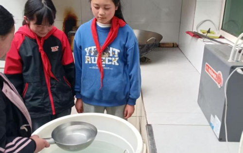 护航成长计划捐赠净水器滤芯 两千学子受益 护航成长计划捐赠净水器滤芯 两千学子受益