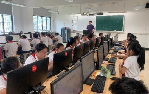 中国下一代教育基金会人工智能编程教育公益项目 落地浙江桐庐 助力当地科技教育提质增效 中国下一代教育基金会人工智能编程教育公益项目 落地浙江桐庐 助力当地科技教育提质增效