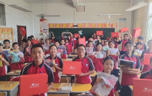 中国下一代教育基金会爱起航公益项目为云南学子捐赠爱心运动装备 中国下一代教育基金会爱起航公益项目为云南学子捐赠爱心运动装备